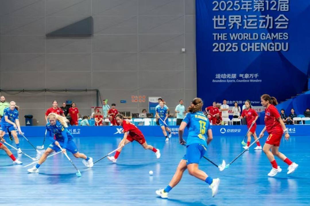 香城体育中, 场上快速奔 香城体育中, 场上快速奔