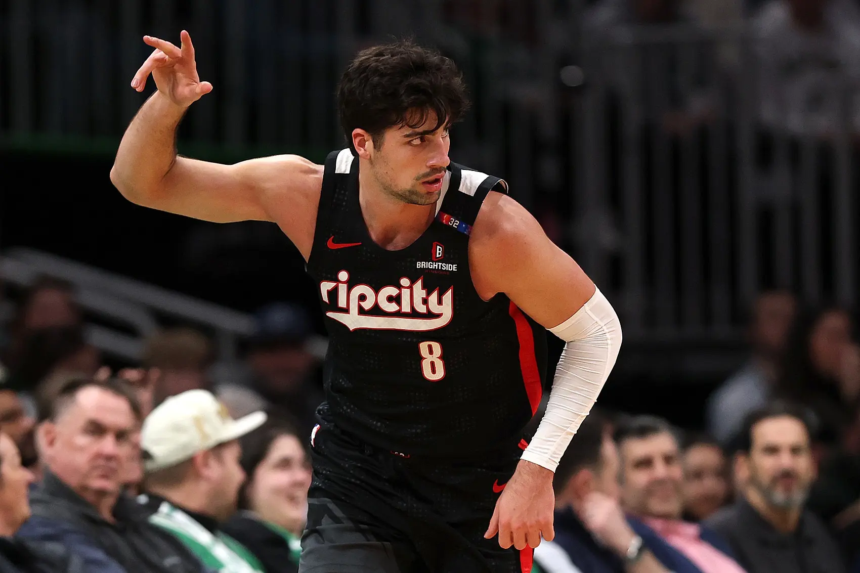 立了紧密深, 年首轮, 陪伴我的人 立了紧密深, 年首轮, 陪伴我的人