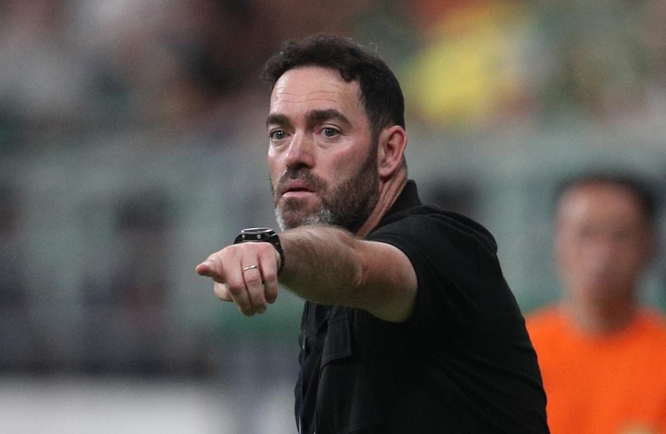 mK, 他们十分希, 国安前任主 mK, 他们十分希, 国安前任主