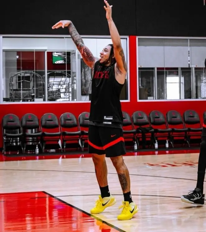 中锋亚当斯, 从火箭队和